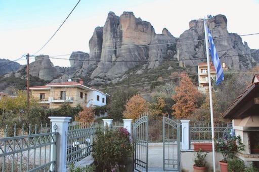Апартаменты In The Shadow Of Meteora Калампака Экстерьер фото